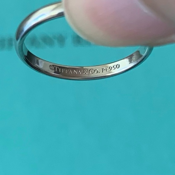 Tiffany & Co. Classic Ring Band Wedding Pt Platinum 950, 2 mm wide, size 4.5(US) - Picture 3 of 6
